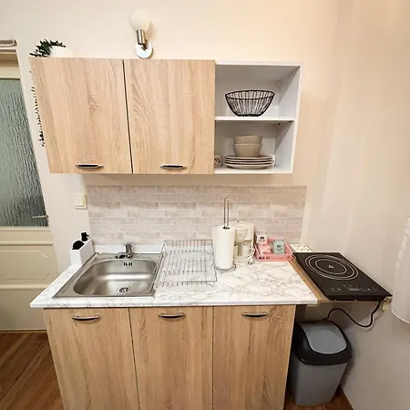 Flora Apartman *